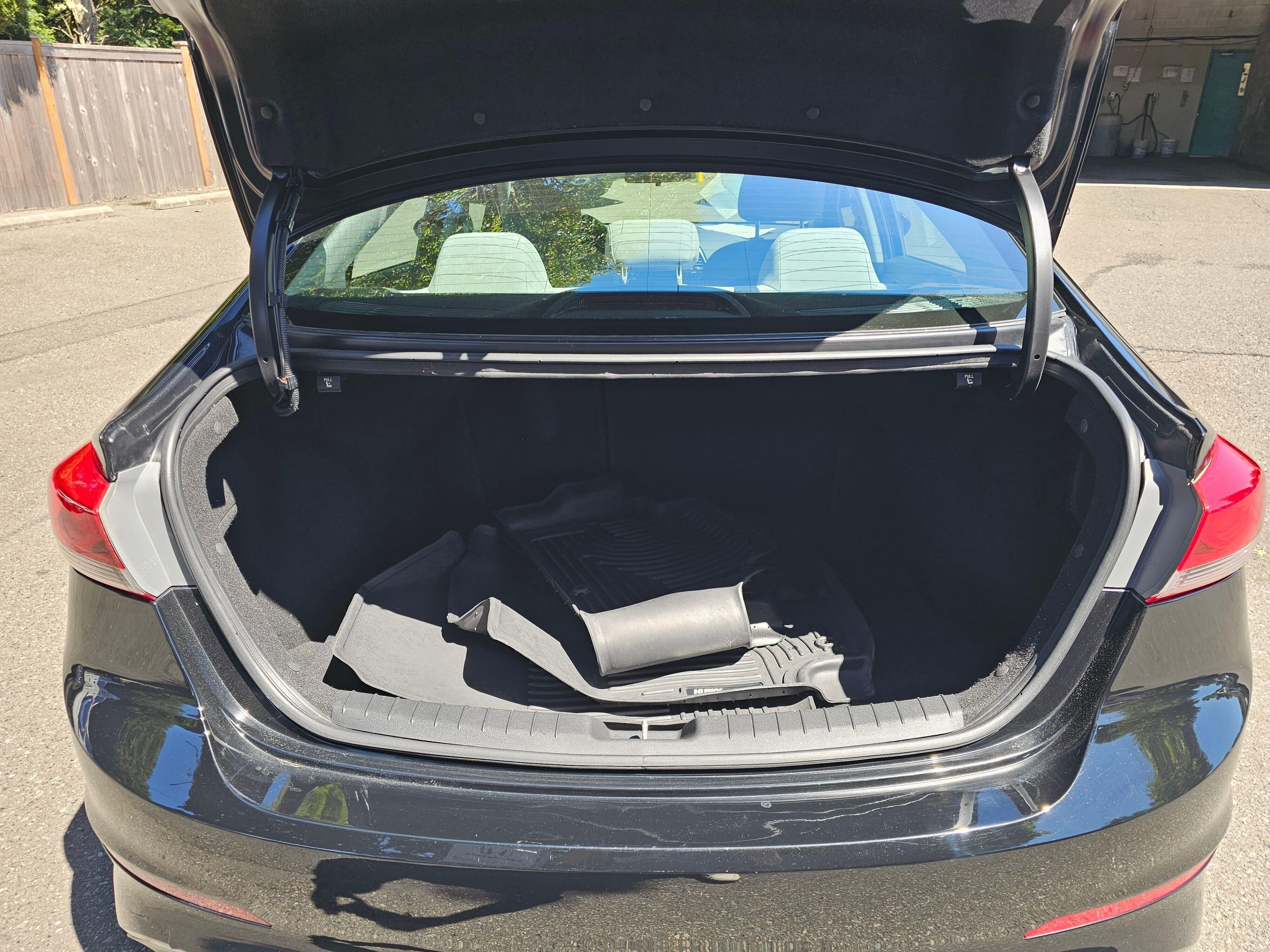 Used 2018 Phantom Black Hyundai SEL image 18
