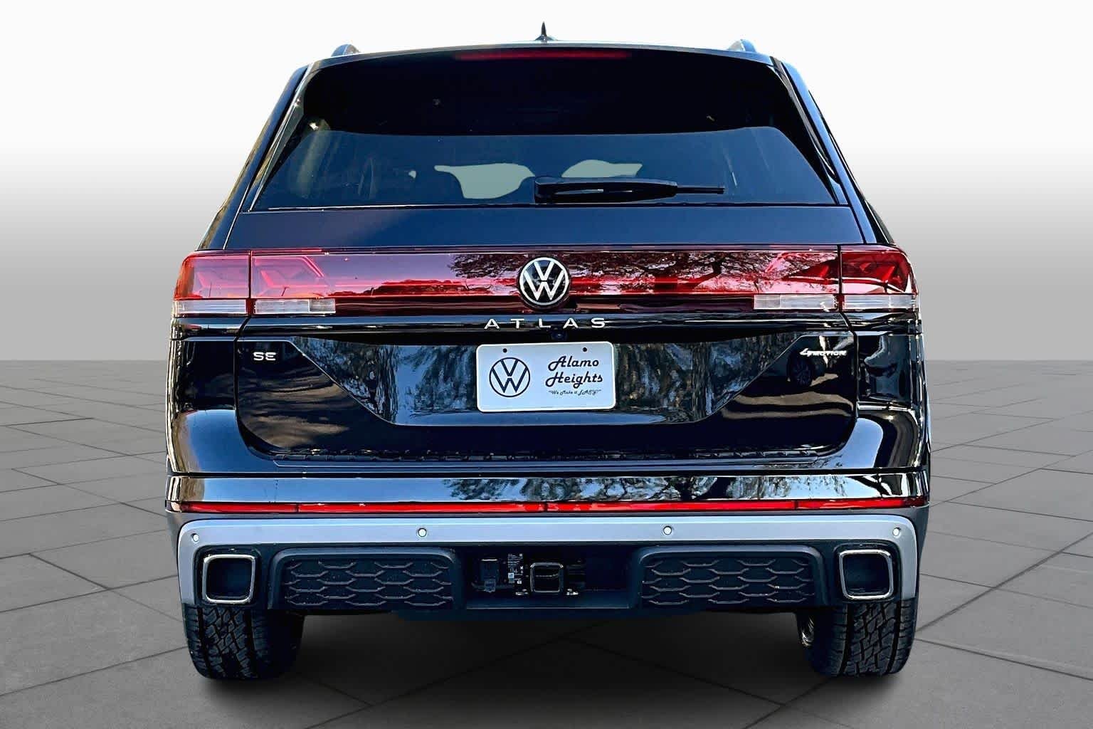 New 2026 Deep Black Pearl Volkswagen 2.0T Peak Edition image 4