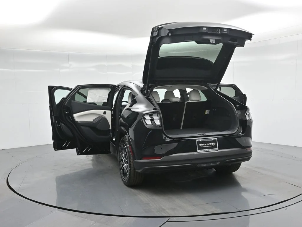 Used 2025 Black Ford Premium image 36