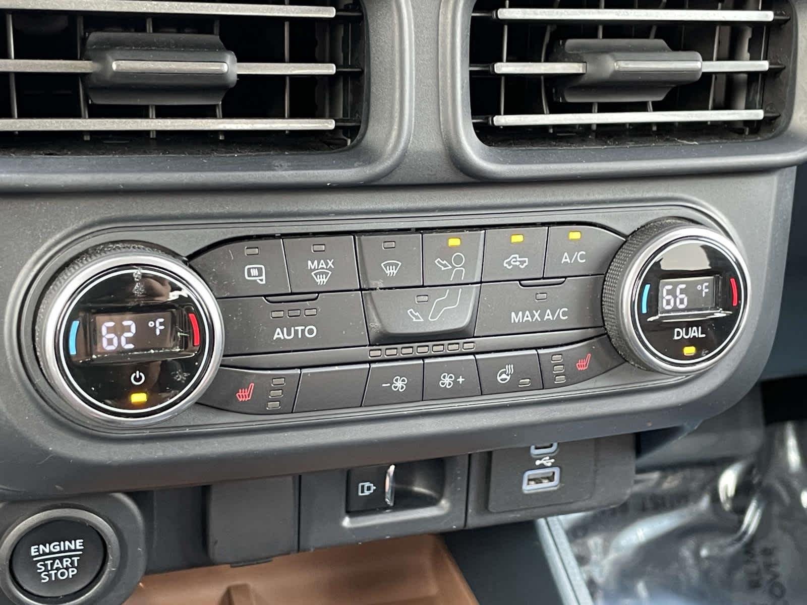 Used 2022 Cactus Gray Ford Lariat image 31
