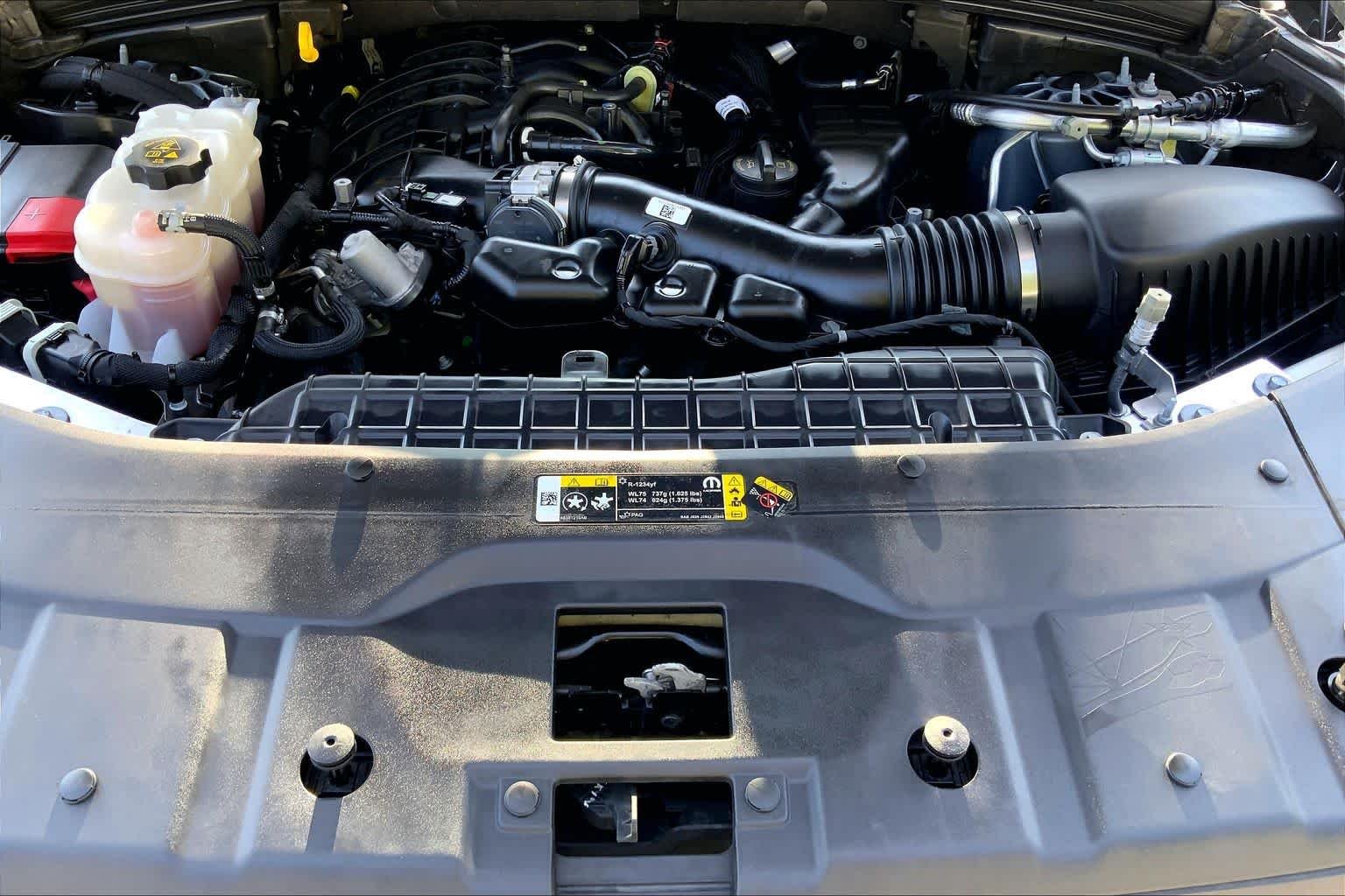 Certified Used 2025 Silver Zynith Jeep Altitude image 31