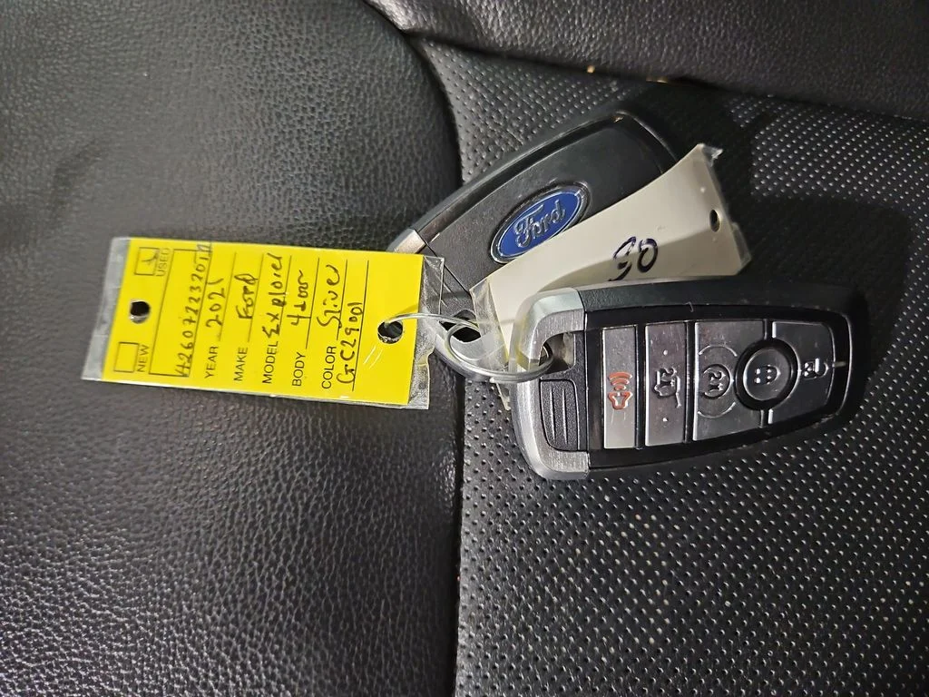 Used 2021 Silver Ford Limited image 29
