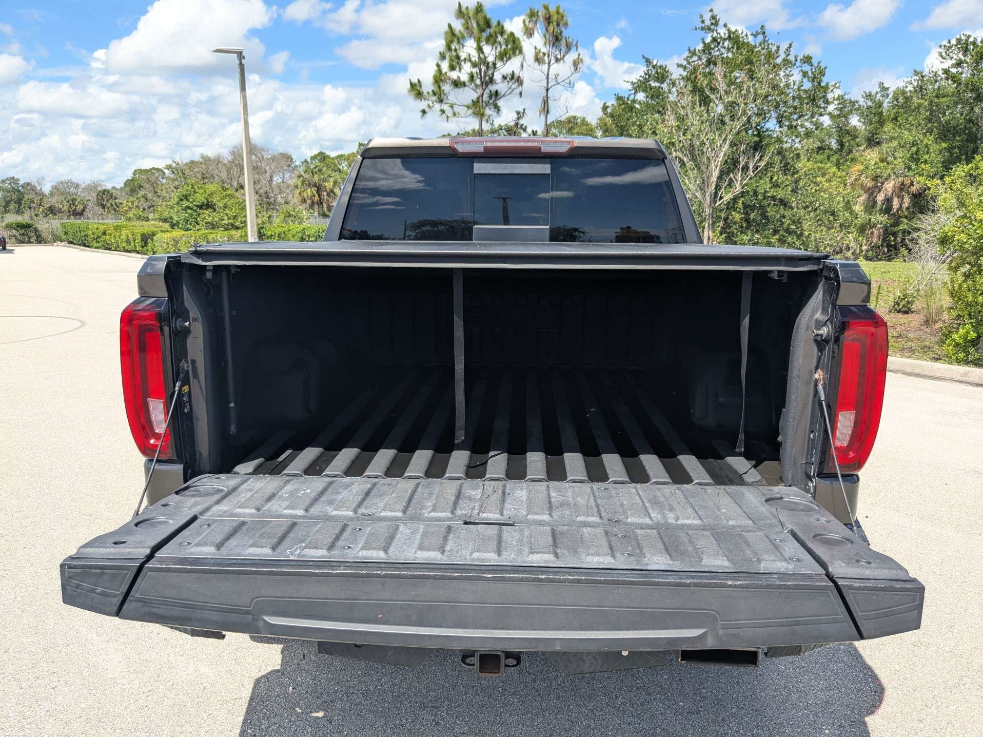 Used 2019 Smokey Quartz Metallic GMC SLT image 18