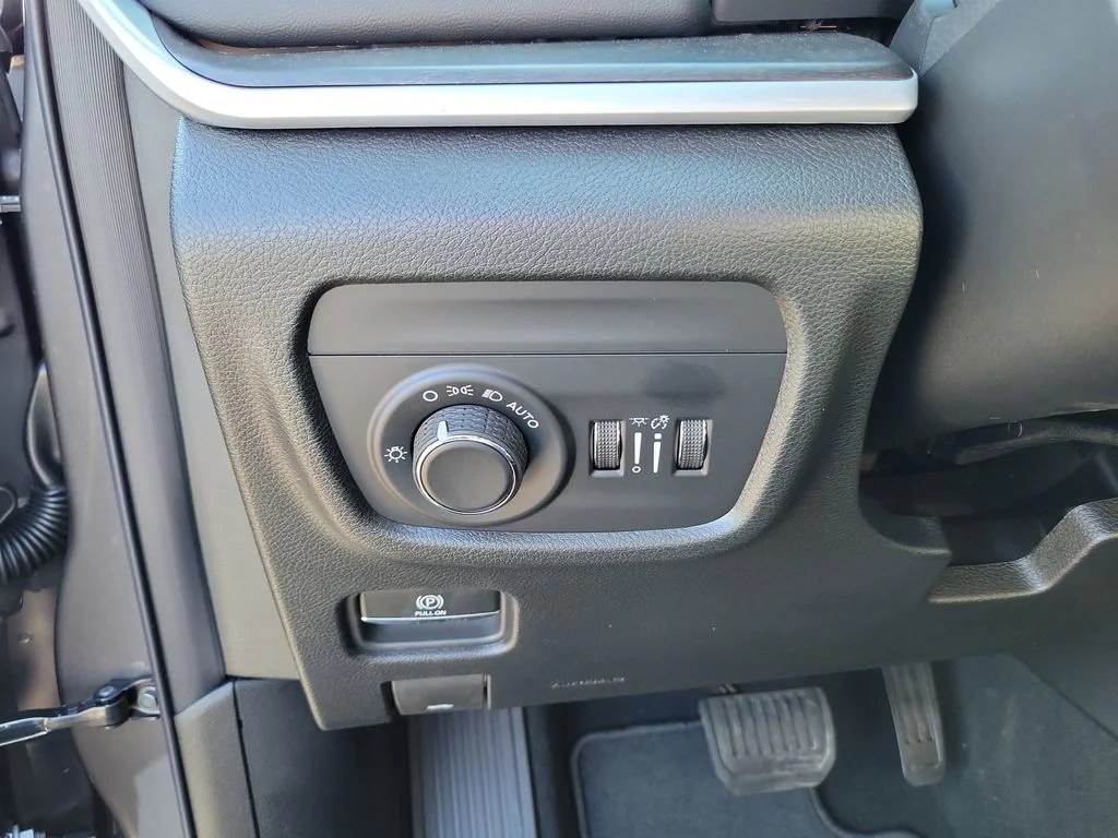 New 2026 Baltic Gray Metallic Clearcoat Jeep Altitude image 11