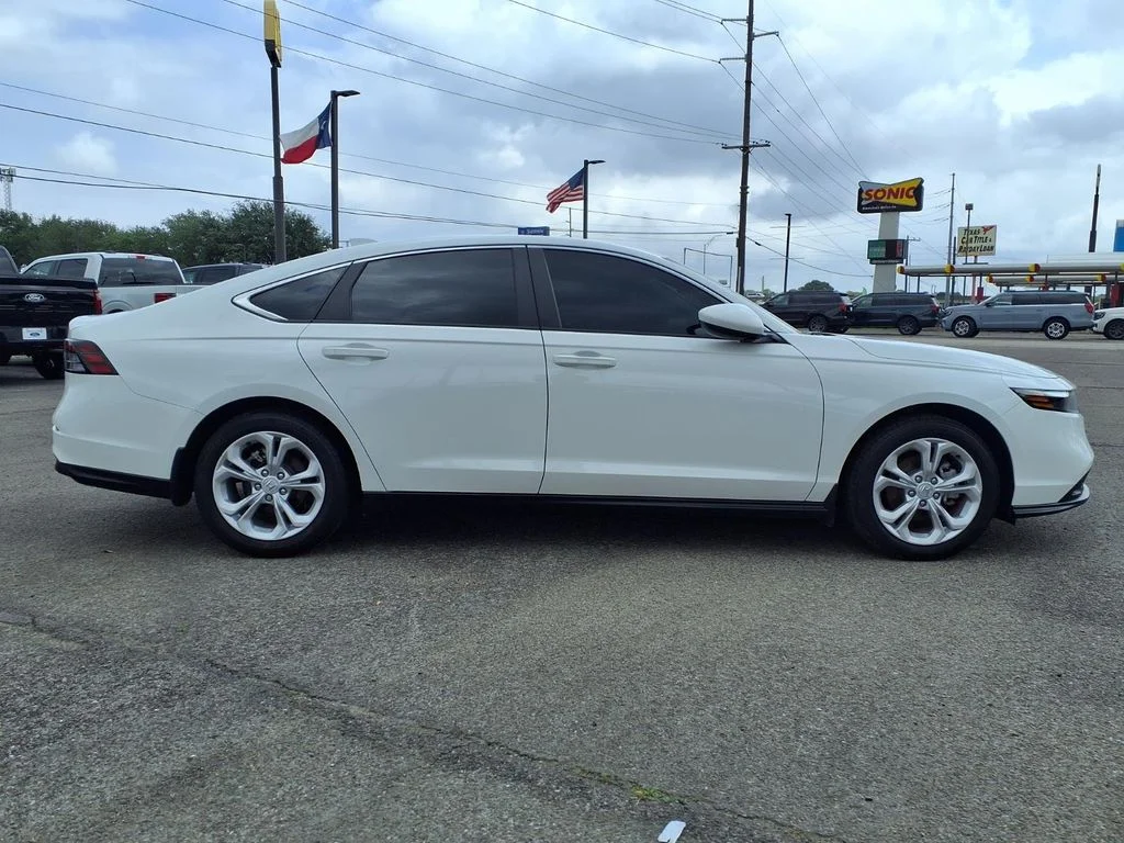 Used 2025 White Honda LX image 17