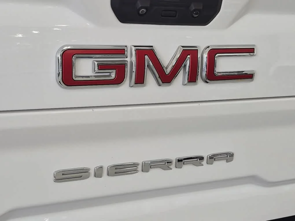 Used 2023 White Frost Tricoat GMC SLT image 24