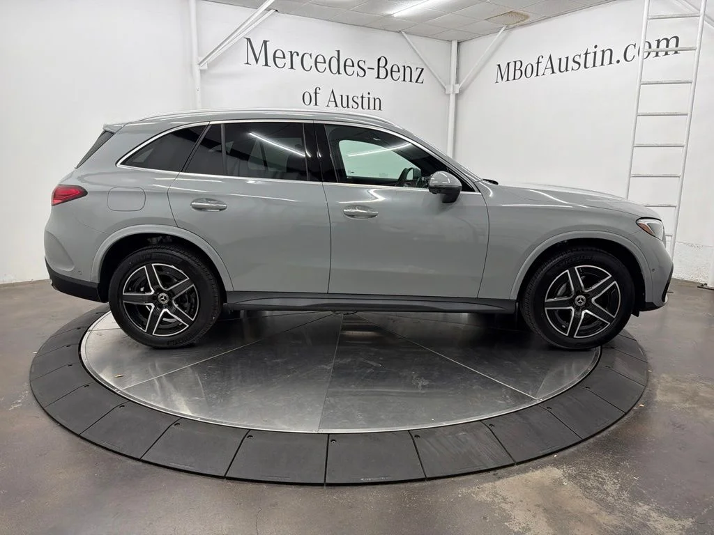 New 2027 White Mercedes-Benz GLC 300 image 8