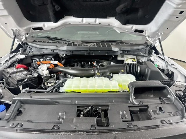 New 2026 Oxford White Ford Lariat image 30