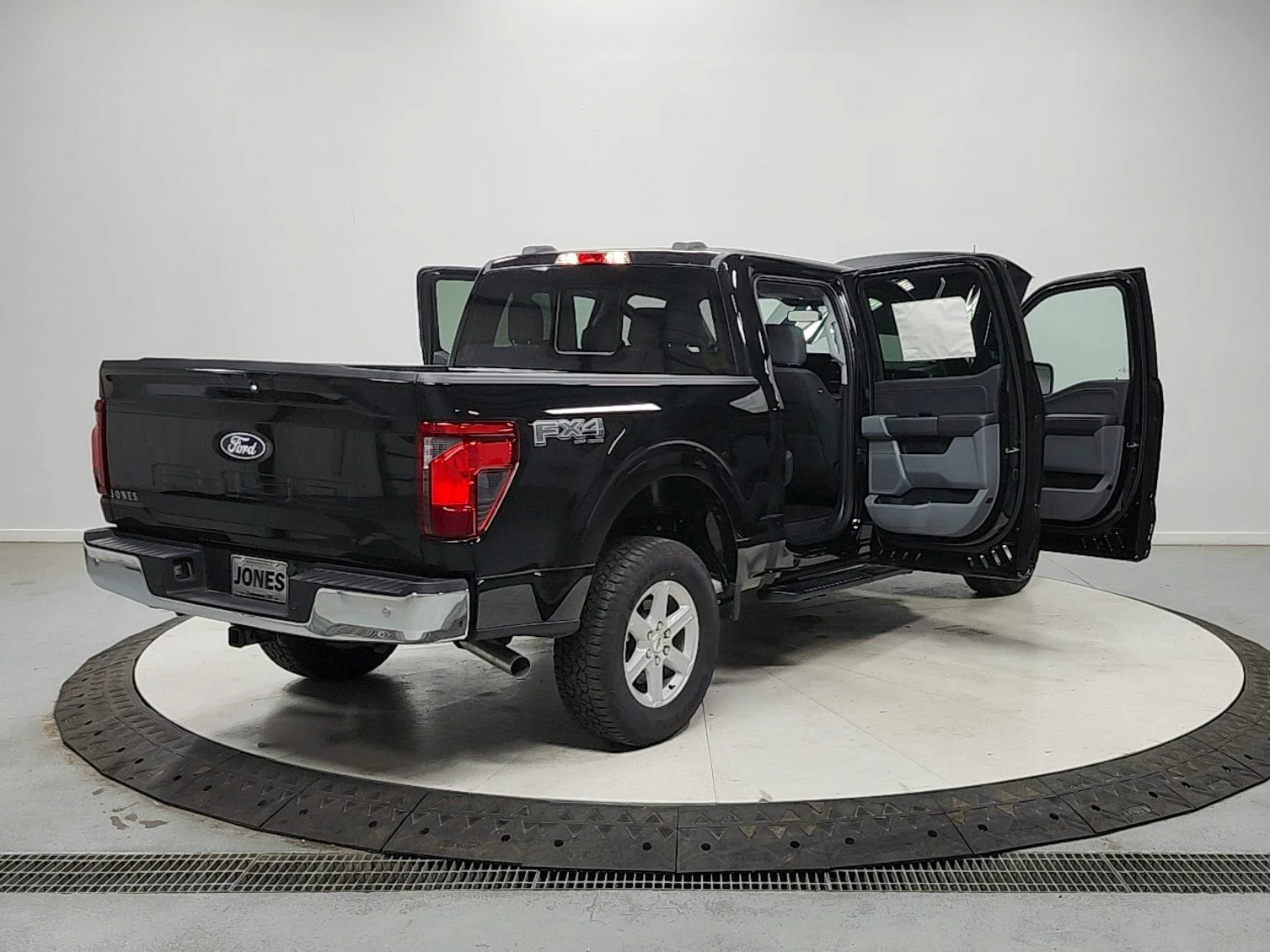 New 2026 Agate Black Metallic Ford XLT image 15