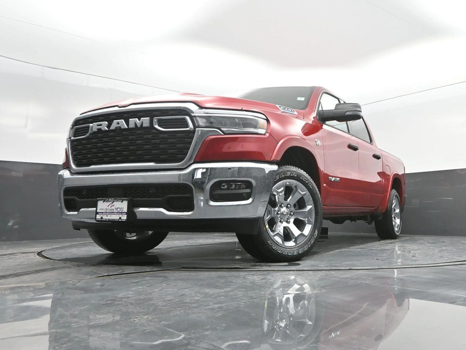 New 2026 Molten Red Pearl-Coat Exterior Paint RAM Big Horn image 47