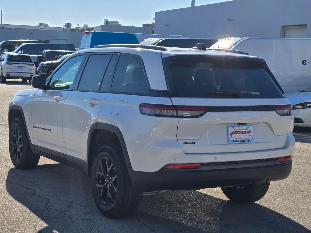 New 2026 Bright White Clear-Coat Exterior Paint Jeep Altitude image 14