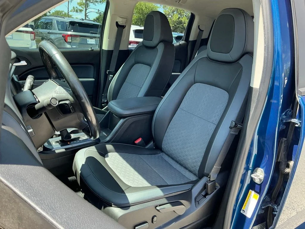 Used 2019 Blue Chevrolet Z71 image 23