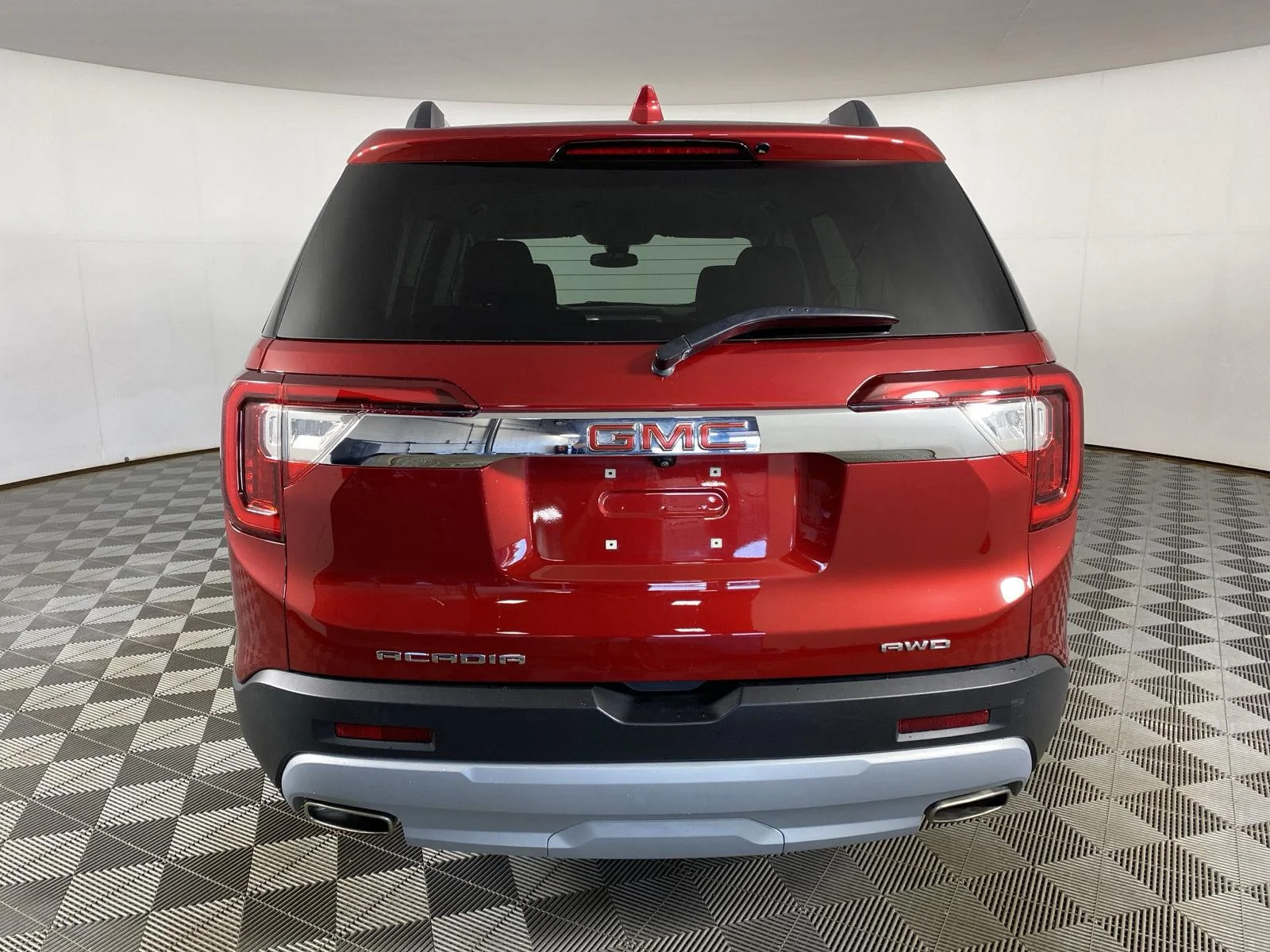 Used 2023 VOLCANIC RED TINTCOAT GMC SLE image 6