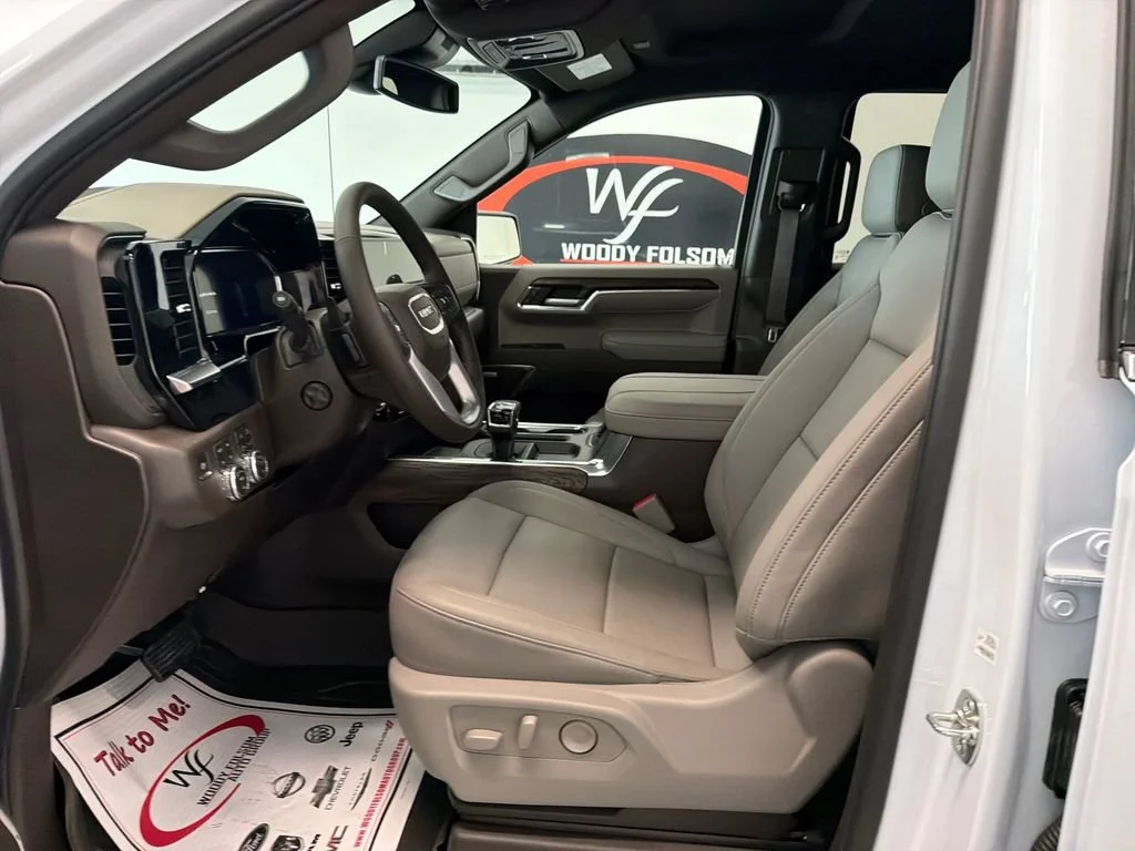 New 2026 Glacier White Tricoat GMC SLT image 9