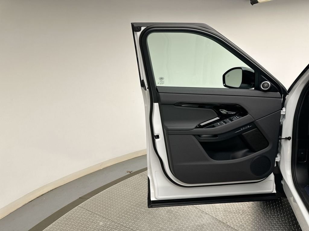 New 2026 Fuji White Land Rover S image 9