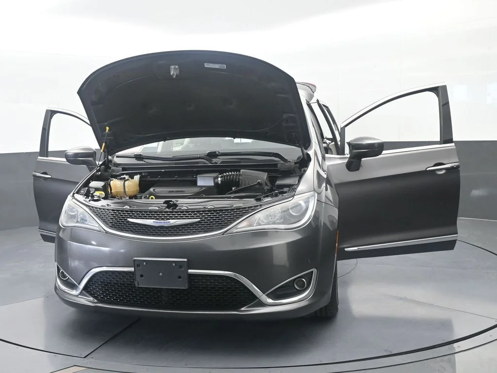 Used 2019 Granite Crystal Metallic Clearcoat Chrysler Touring L image 78