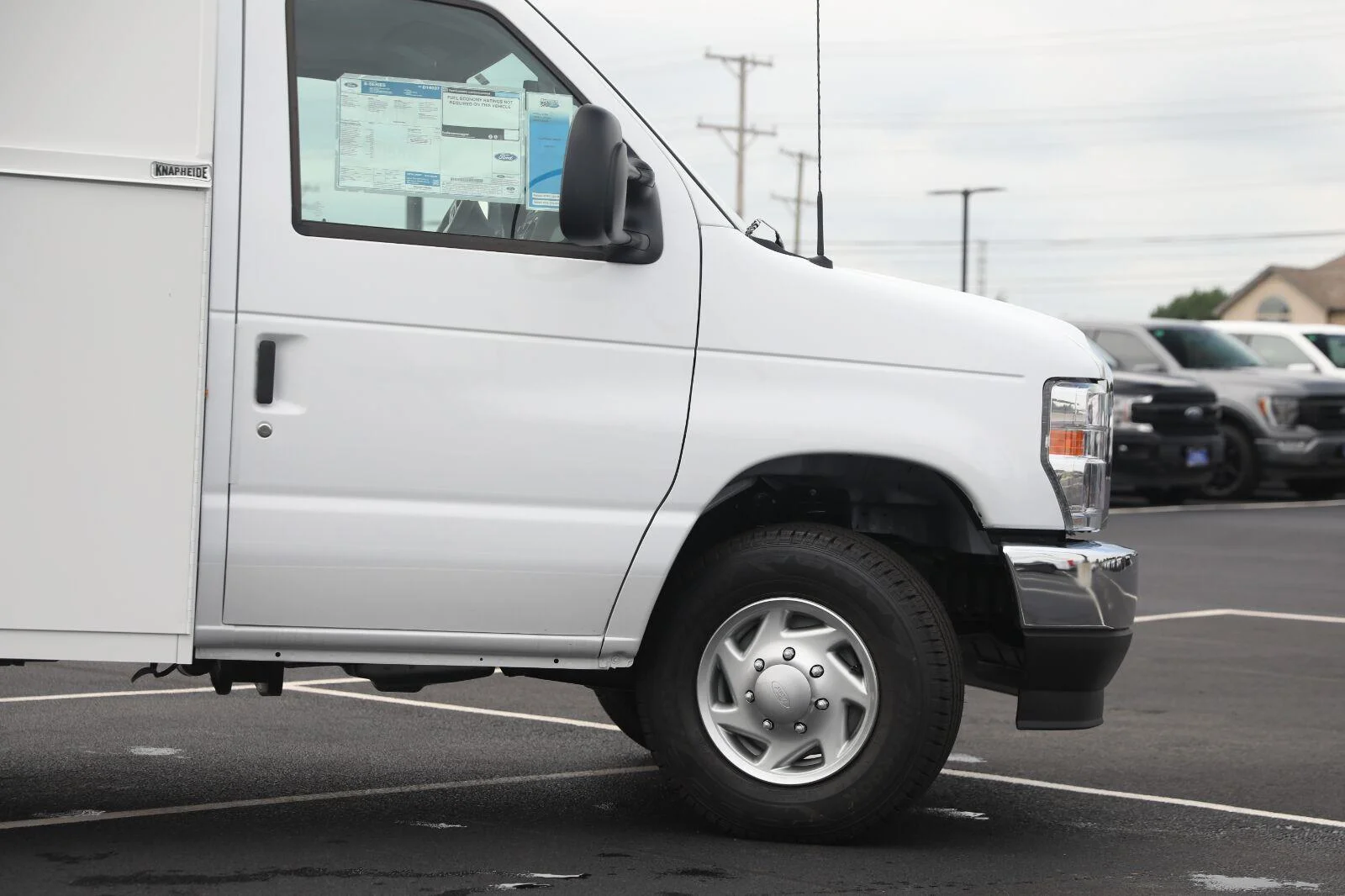 New 2027 Oxford White Ford E-350 SRW image 8