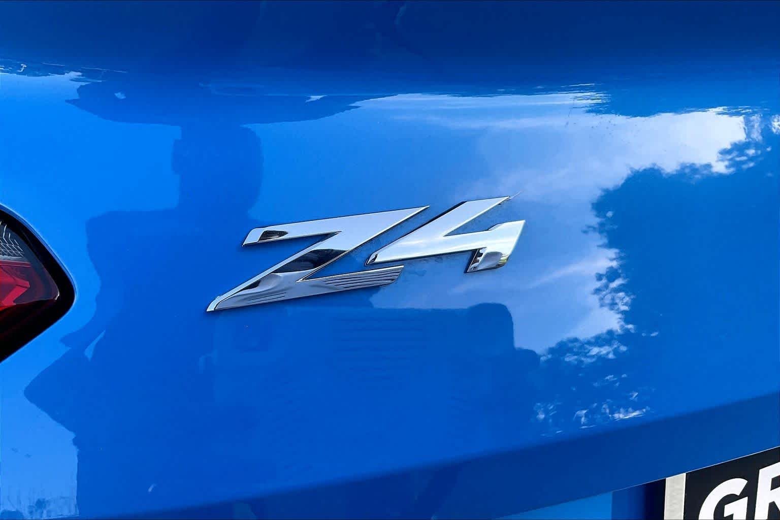 Used 2022 Misano Blue Metallic BMW sDrive30i image 9