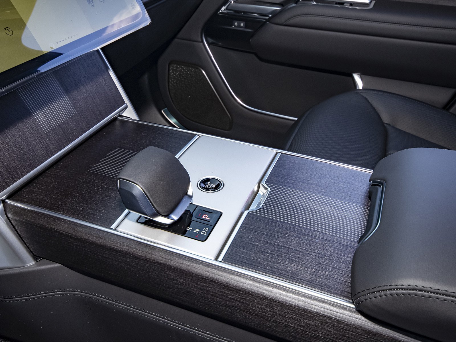 New 2026 Fuji White Land Rover Autobiography image 30