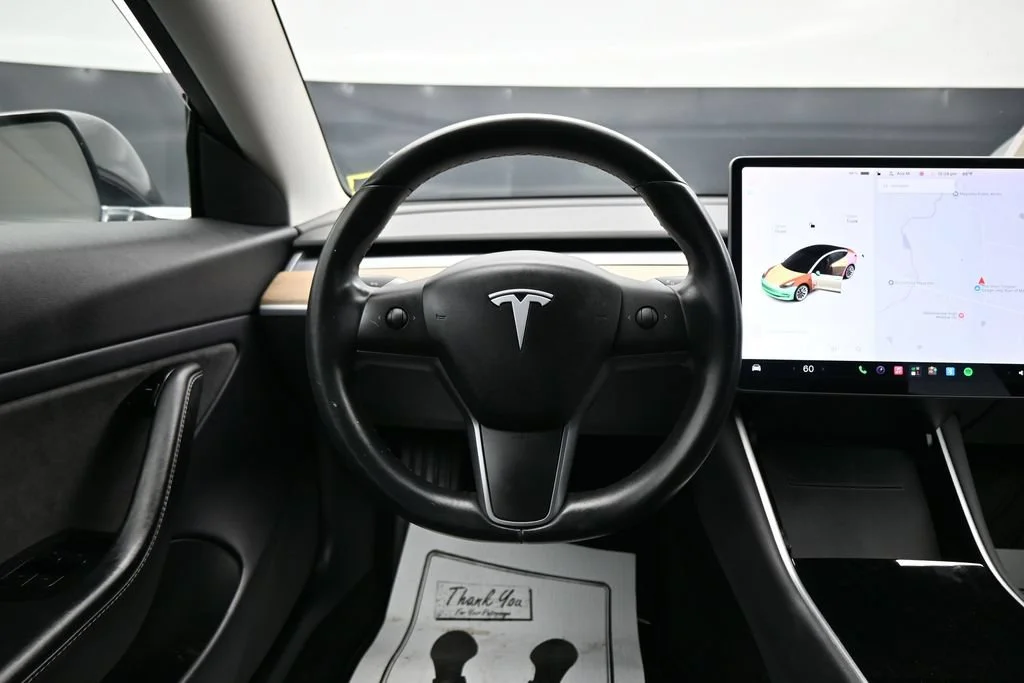 Used 2019  Tesla Standard Range Plus image 16