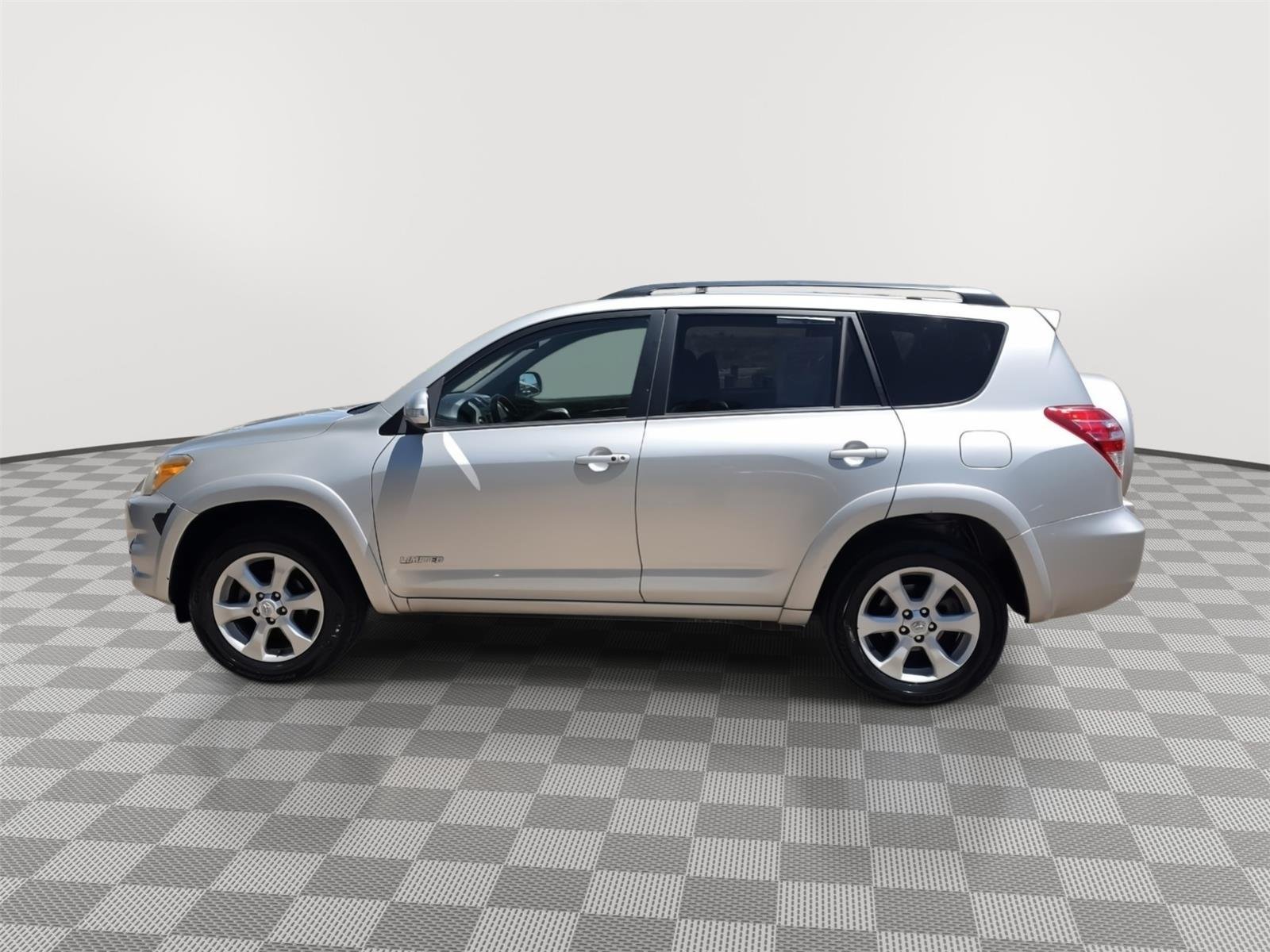 Used 2012 Classic Silver Metallic Toyota Limited image 42