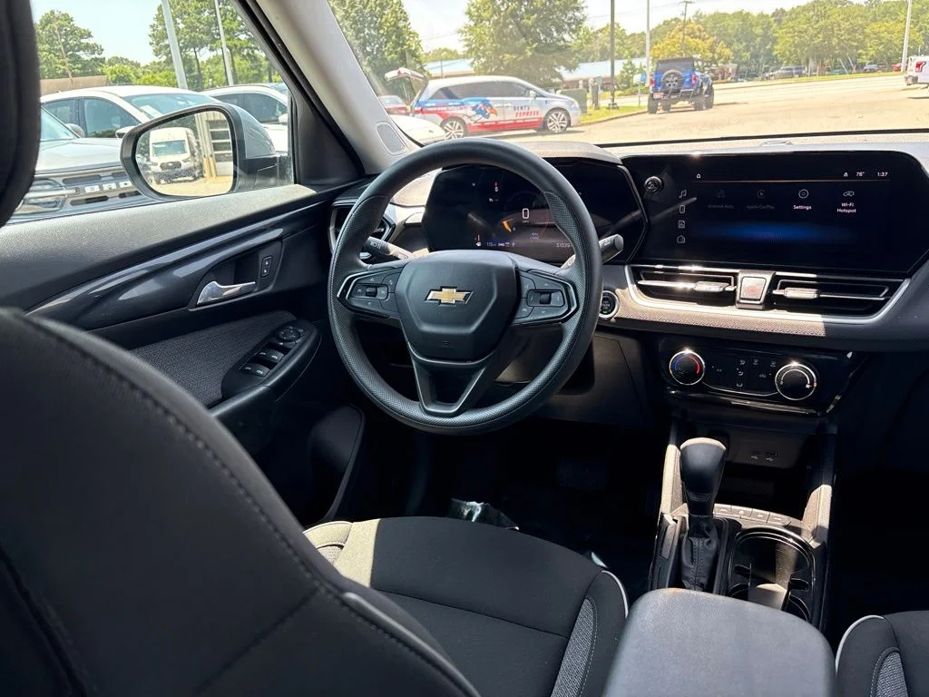 Used 2025 Gray Chevrolet LT image 8