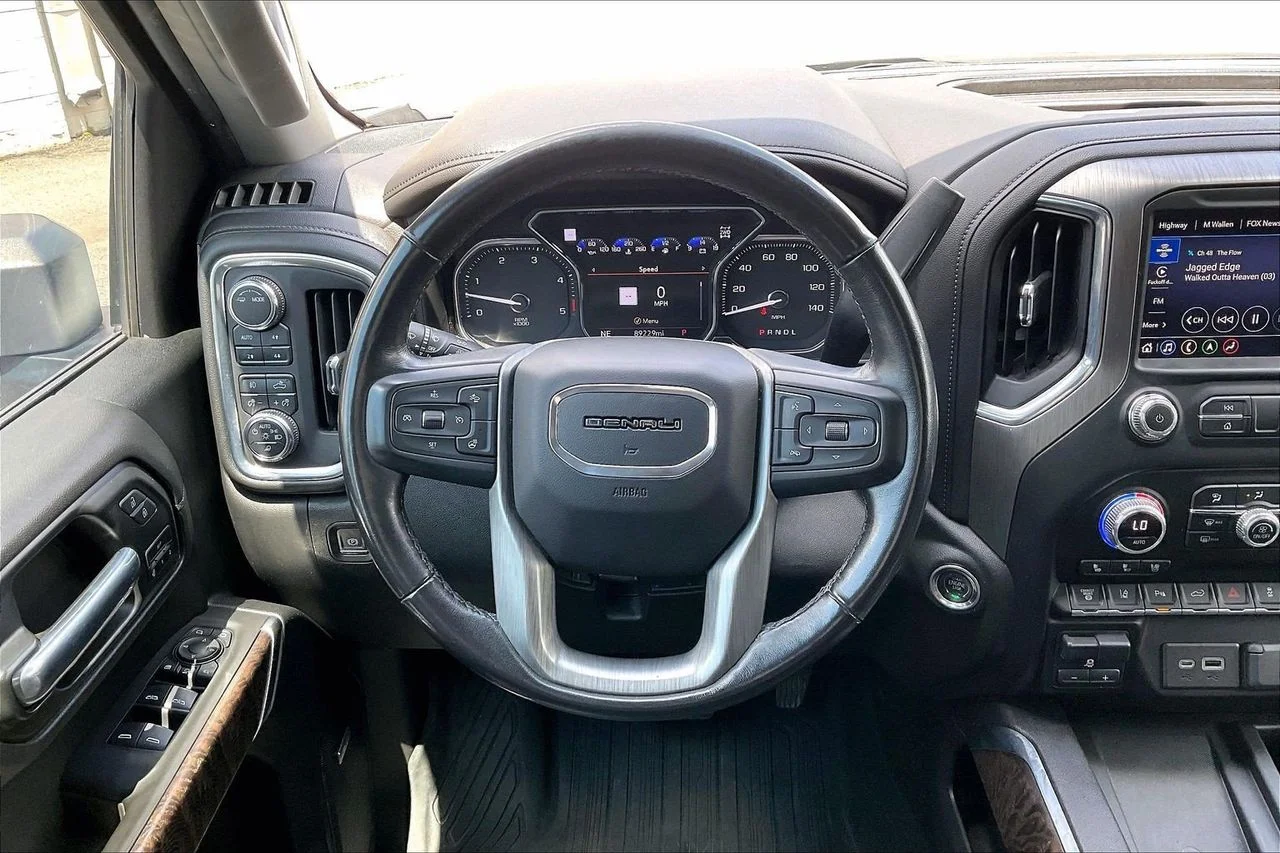 Used 2021 White GMC Denali image 9