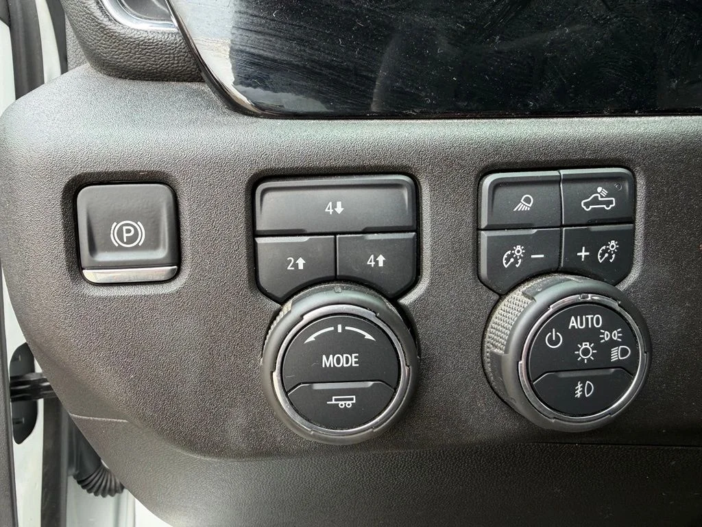 Used 2025 White Chevrolet LT image 11