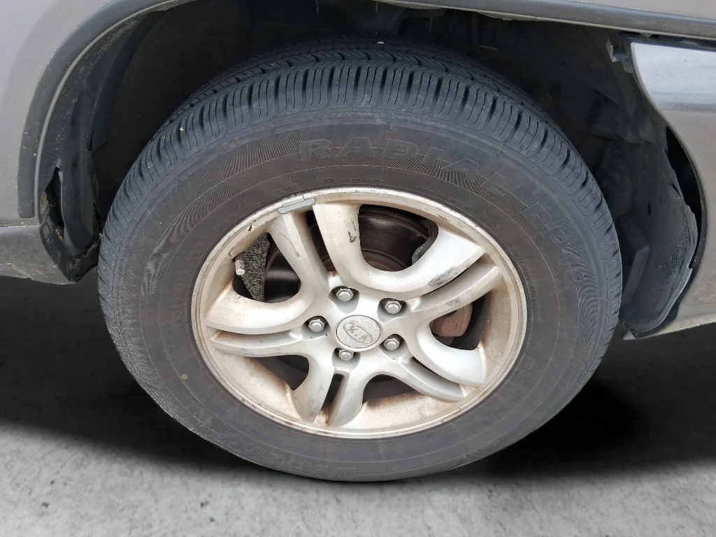 Used 2005  Kia  image 9