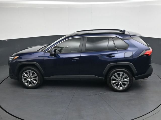 Used 2024  Toyota XLE Premium image 28