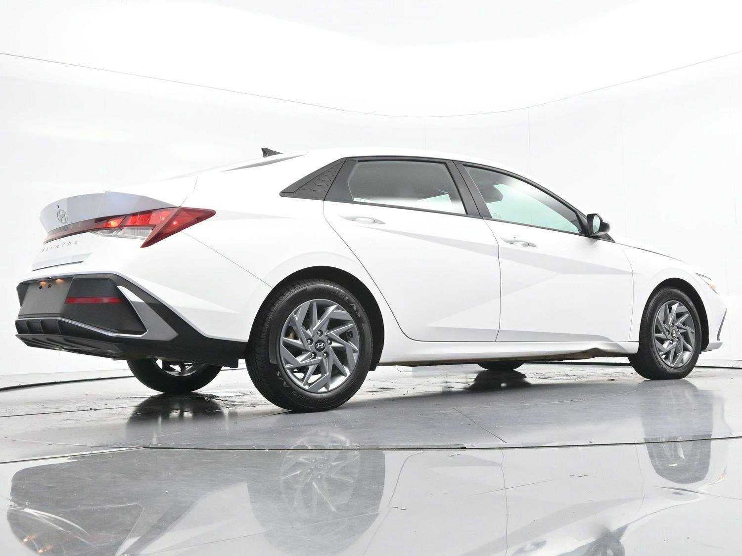 Used 2024 Serenity White Hyundai SEL image 48