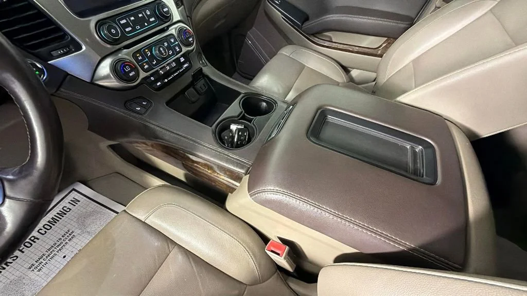 Used 2019 IRIDESCENT PEARL TRICOAT Chevrolet LT image 26