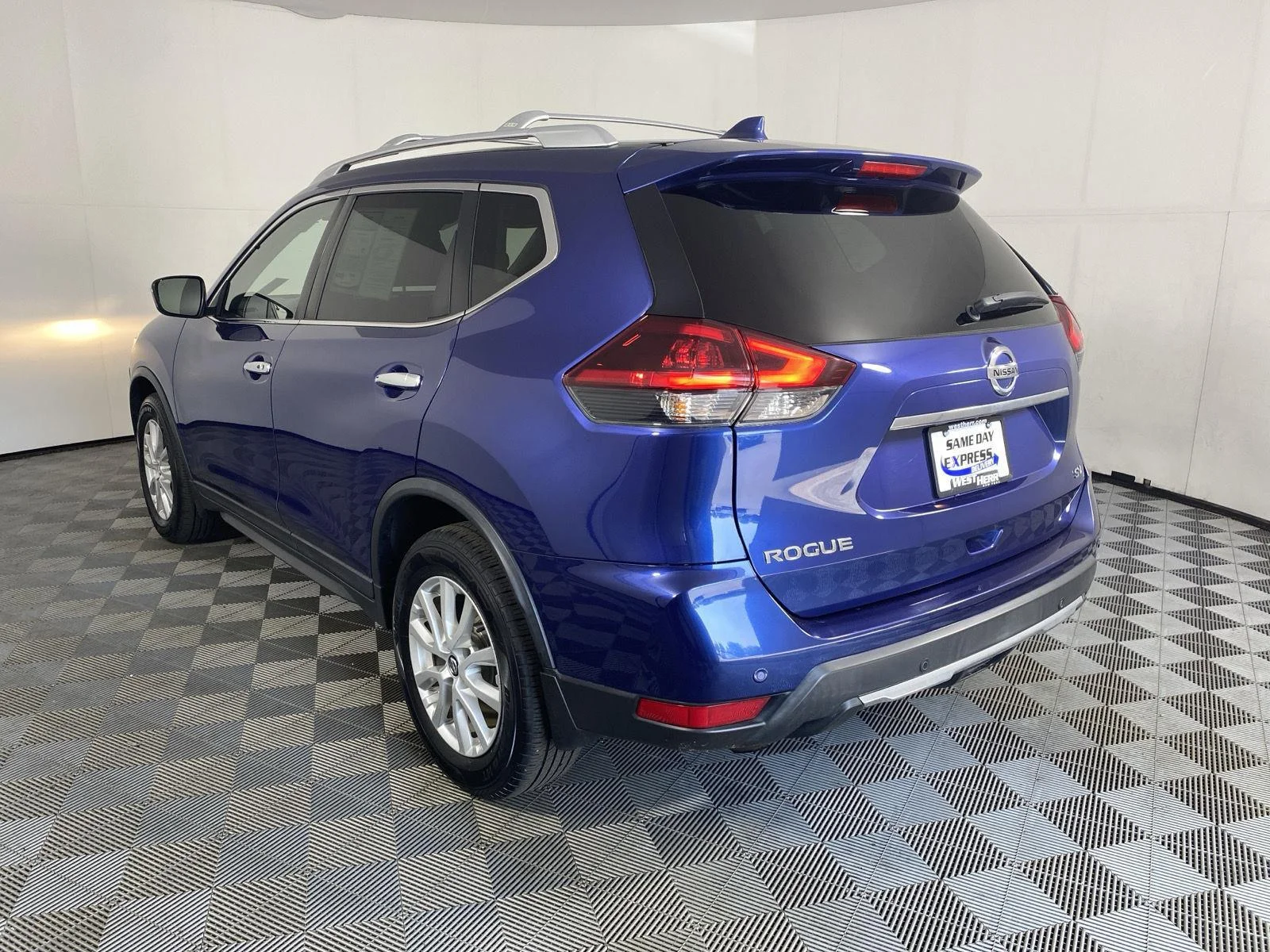 Used 2020 Caspian Blue Metallic Nissan SV image 5