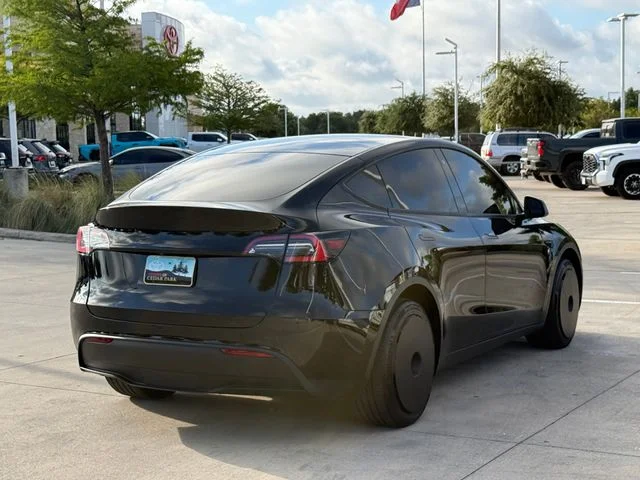 Used 2020 Solid Black Tesla Long Range image 5