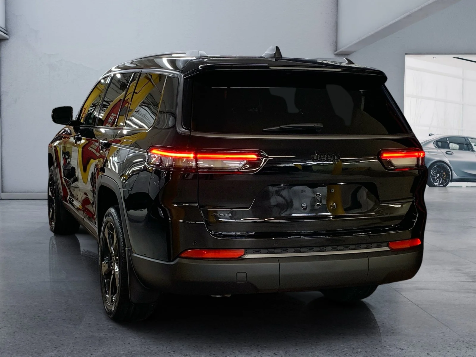 New 2026 Diamond Black Crystal Pearl Jeep Altitude image 3