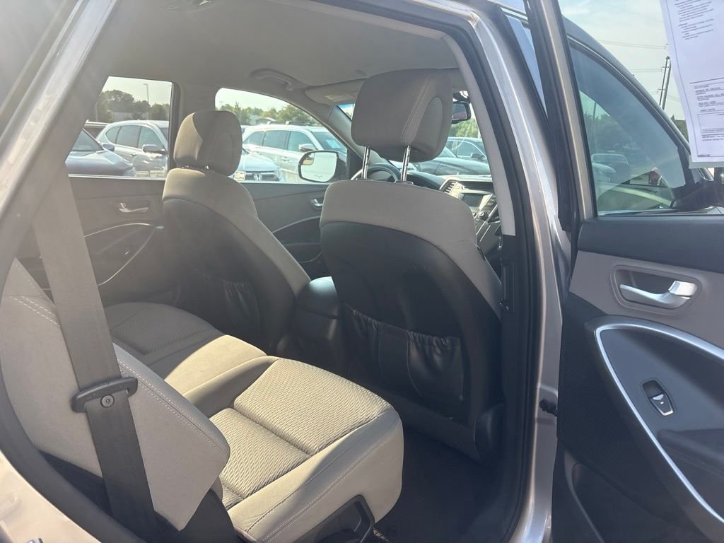 Used 2016 Iron Frost Hyundai SE image 28