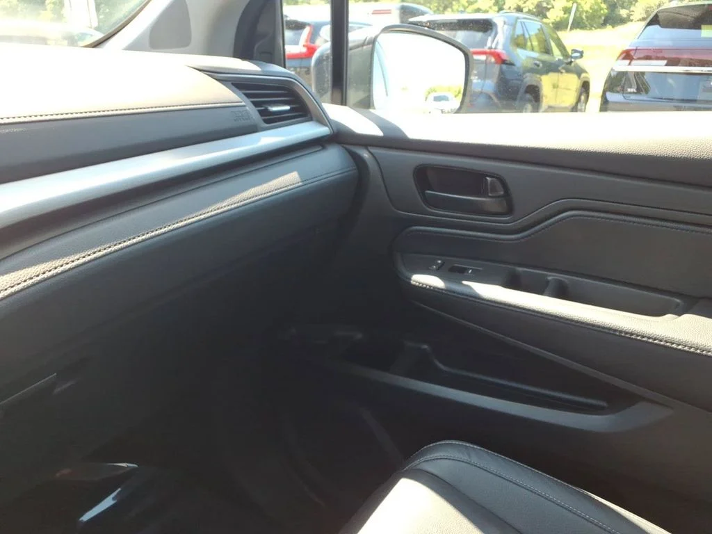 Used 2023 Black Honda EX-L image 40