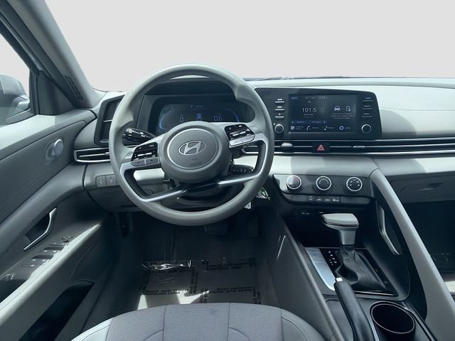 Used 2024 Silver Hyundai SE image 21