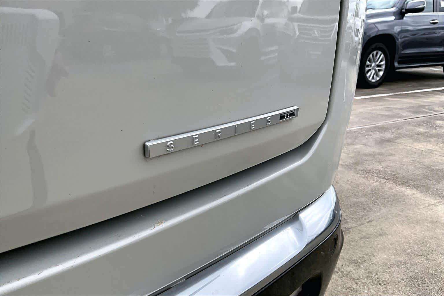 Used 2022 Luxury White Pearlcoat Jeep Series II image 9