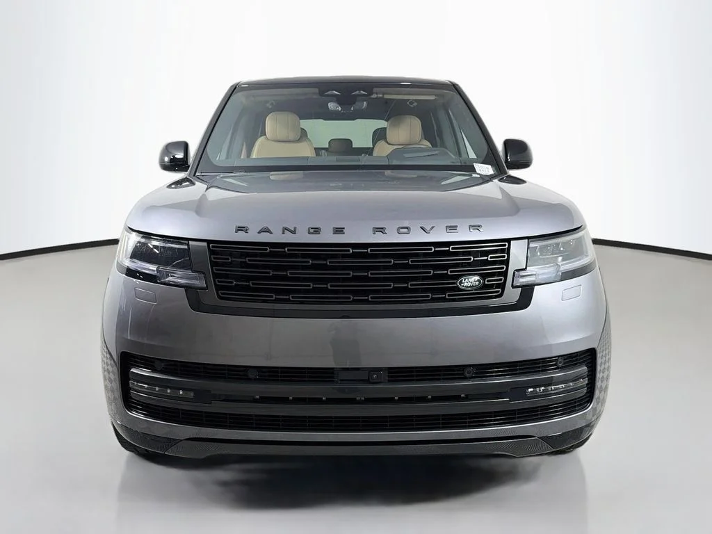 New 2026 Eiger Grey Land Rover SE image 2