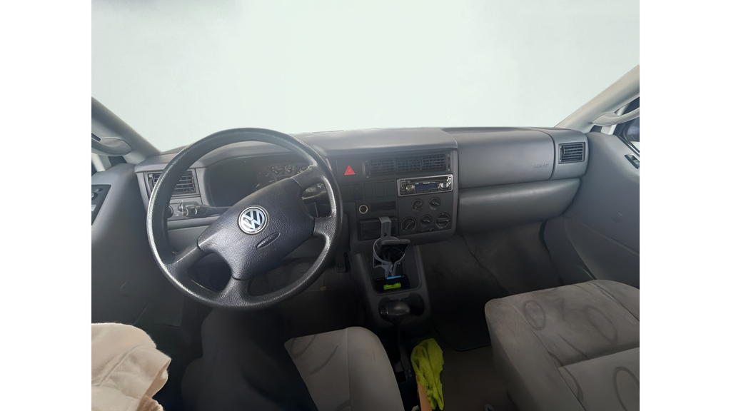 Used 2001  Volkswagen GLS image 8