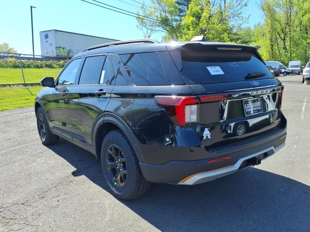 New 2026 Agate Black Metallic Ford Tremor® image 4