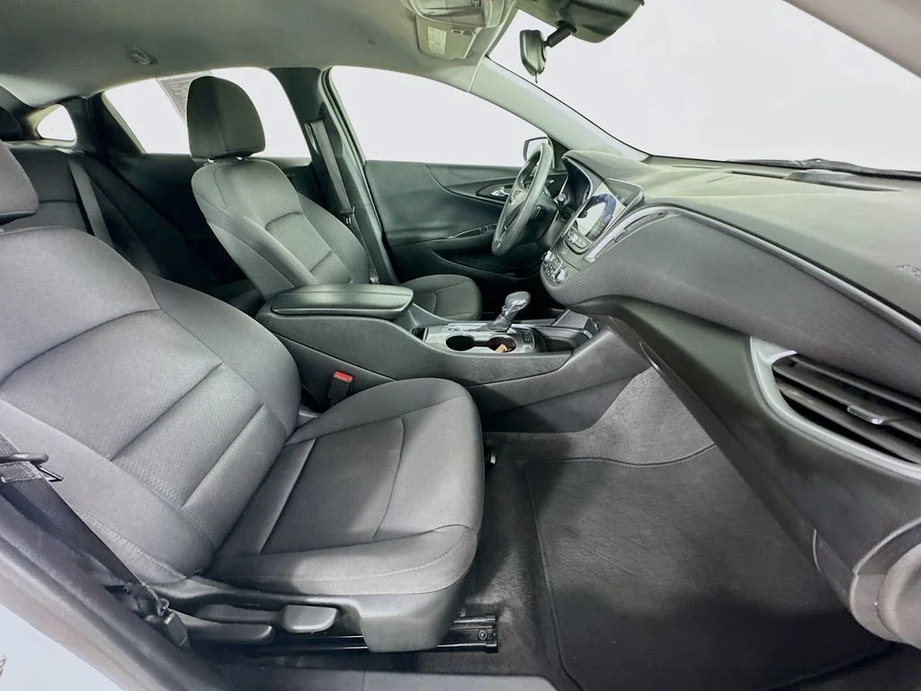 Used 2024 White Chevrolet LT image 34