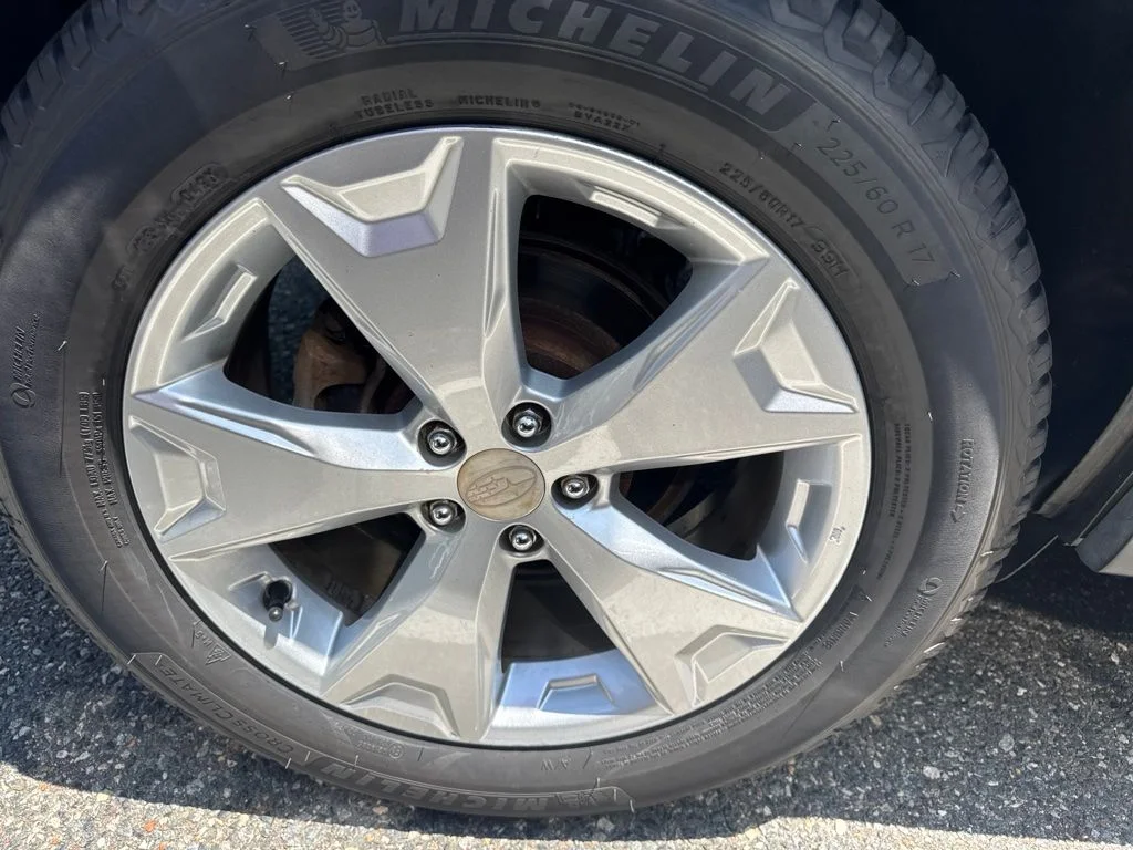 Used 2015 Silver Subaru 2.5i Premium image 11