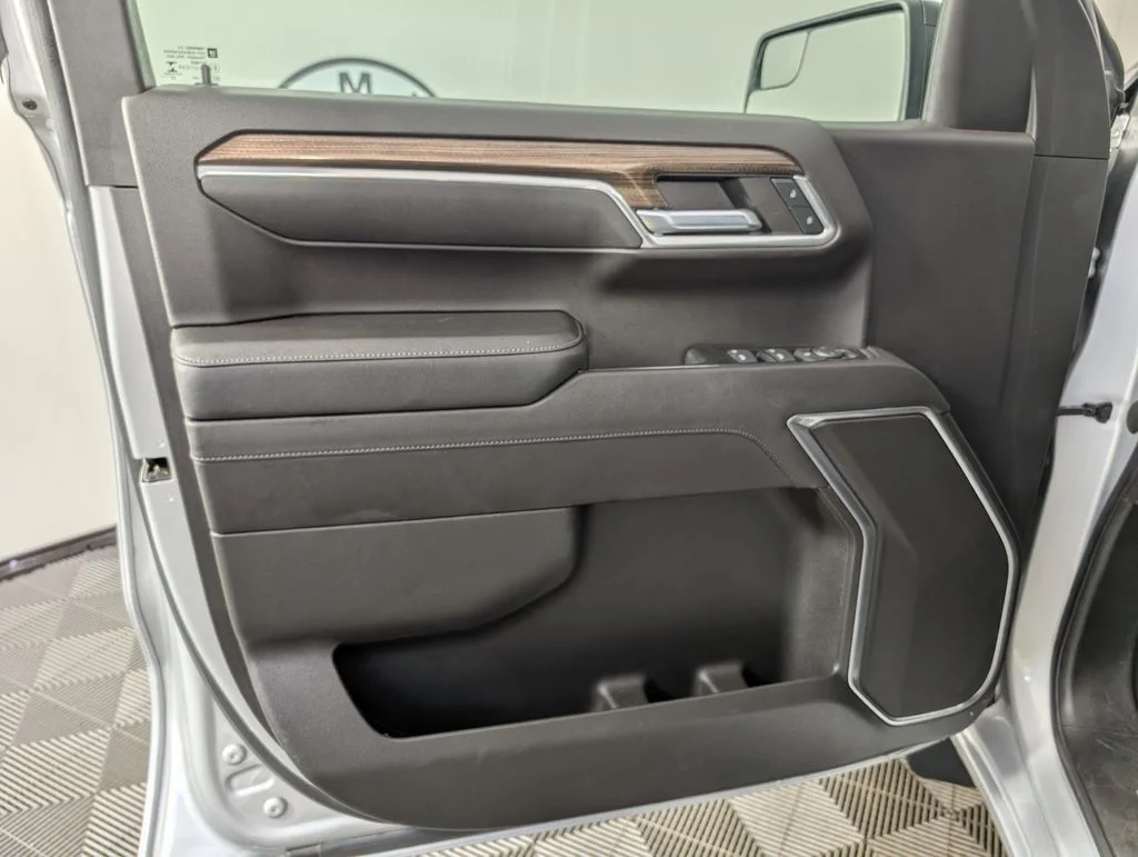 Used 2022 Silver Chevrolet RST image 18