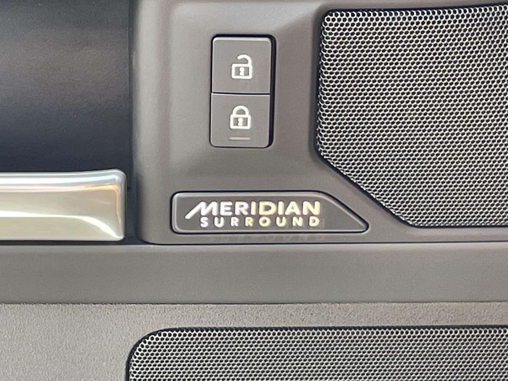 New 2026 Fuji White Land Rover X-Dynamic SE image 26