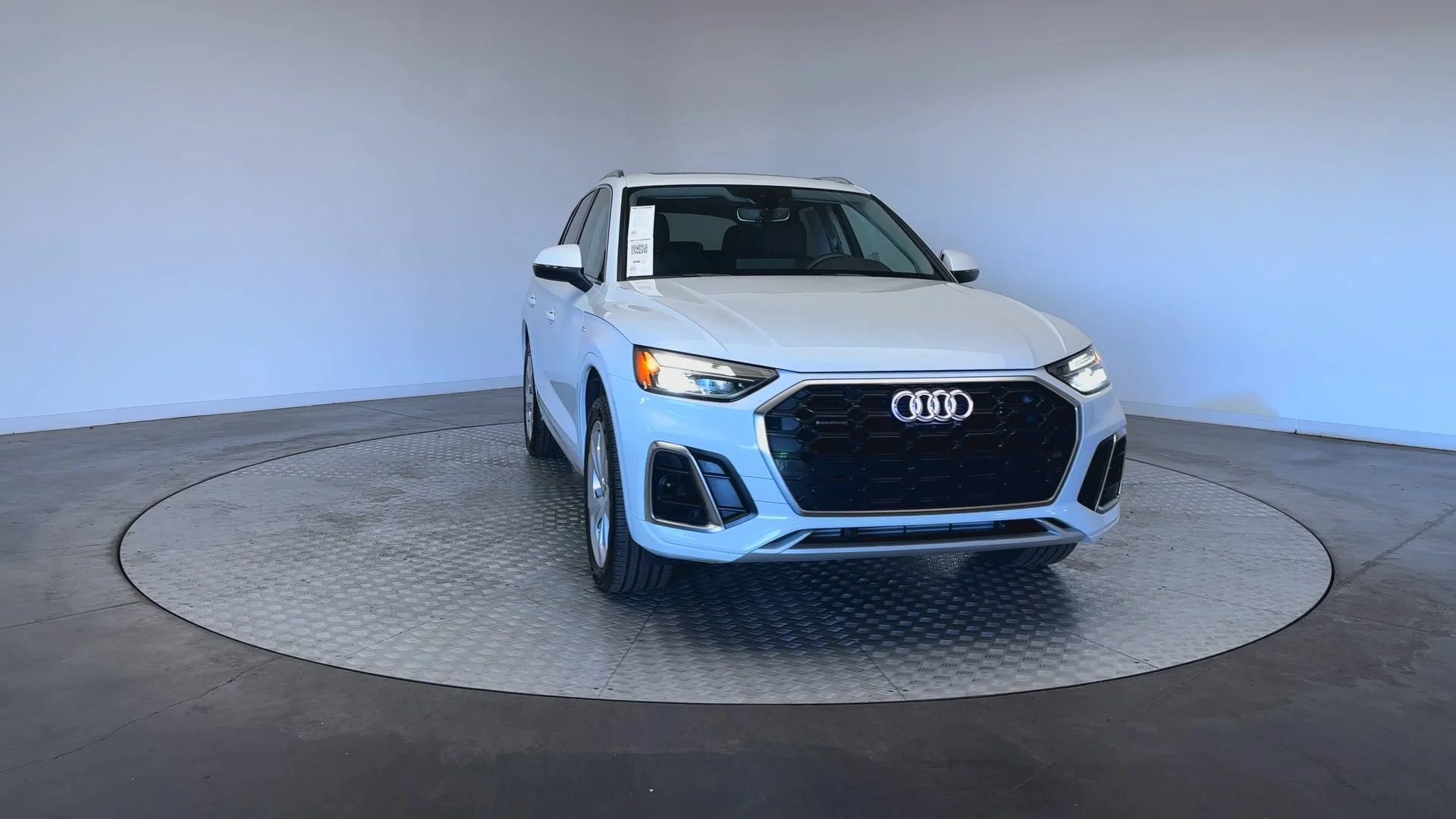 Used 2025 Glacier White Metallic Audi S line Premium Plus image 3