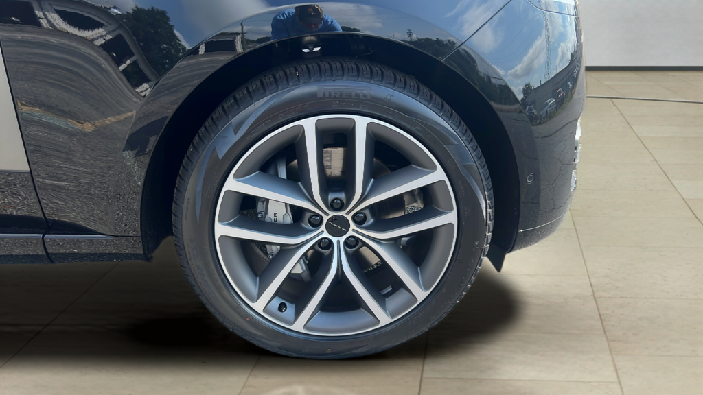 New 2026 Black Land Rover SE image 21