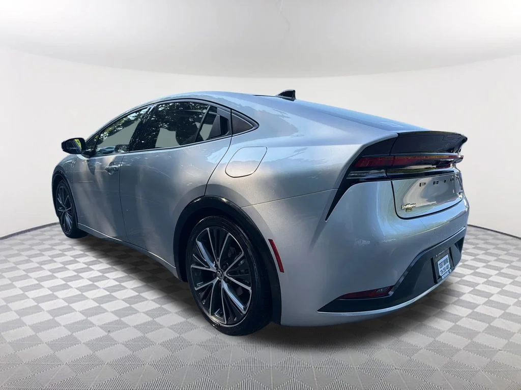 Used 2025  Toyota Limited image 7