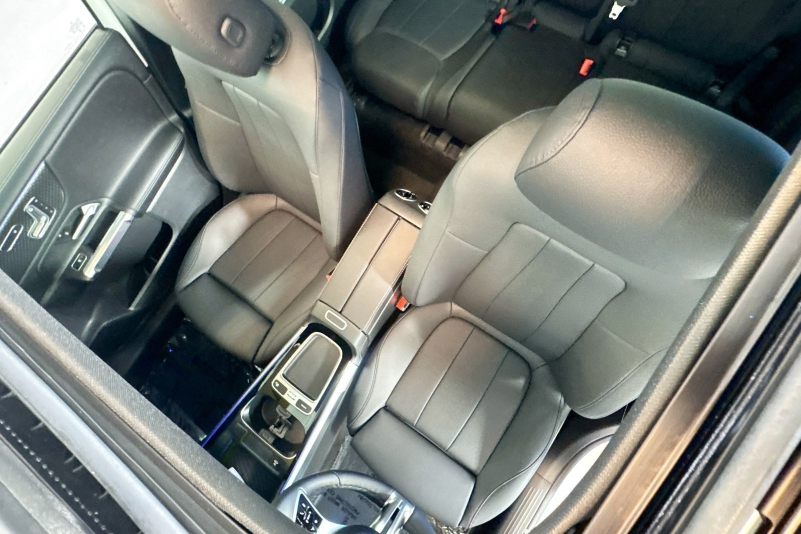 New 2026 Polar White Mercedes-Benz GLB 250 image 19